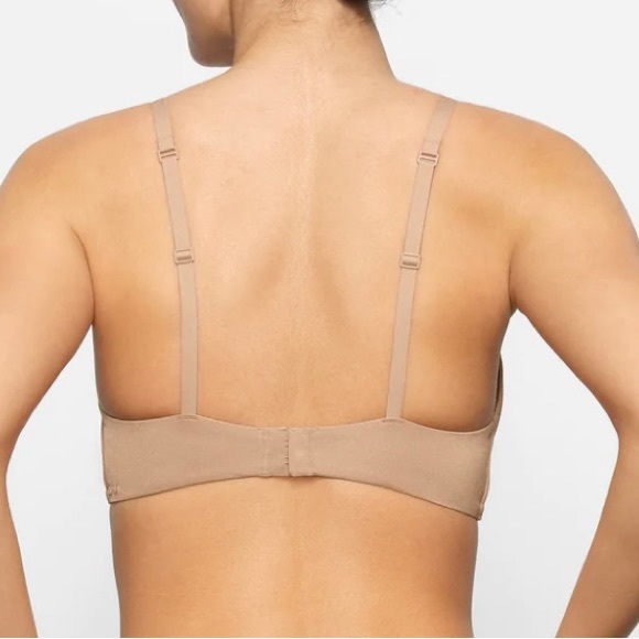 SKIMS T-shirt Demi Bra - Picture 3 of 9